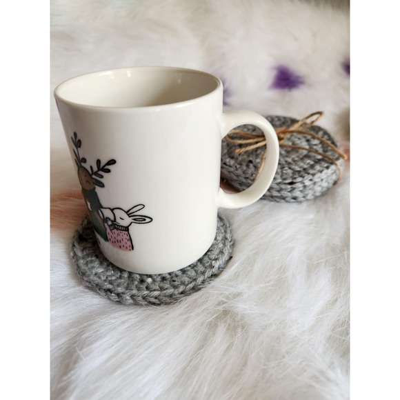 round gray crochet coaster by MerakiMimos  made‎ with  acrylic yarn - Picture 4 of 5